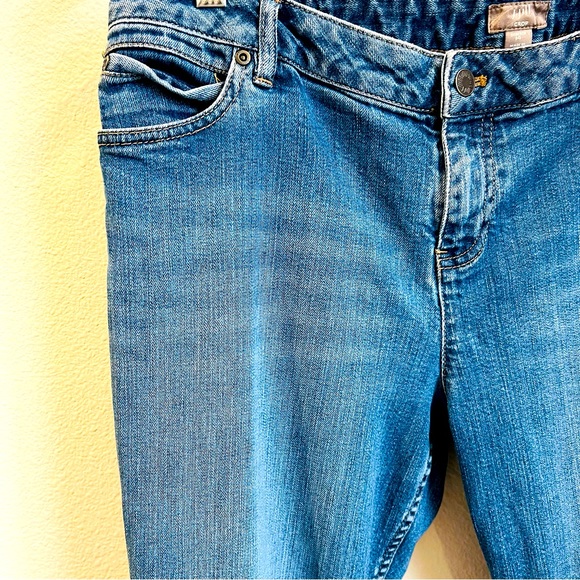 J.Jill women medium blue crop mid rise jean Acid wash distress, zip front Sz 14 - Picture 5 of 16